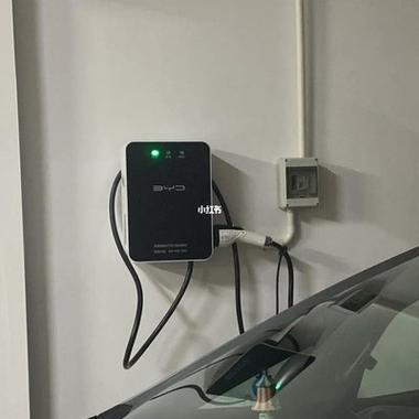 比亚迪充电桩告警灯红灯闪烁